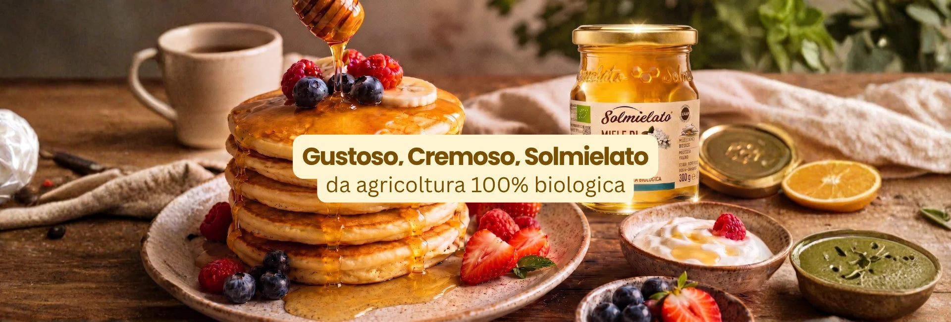 colazione con pancake frutta e miele