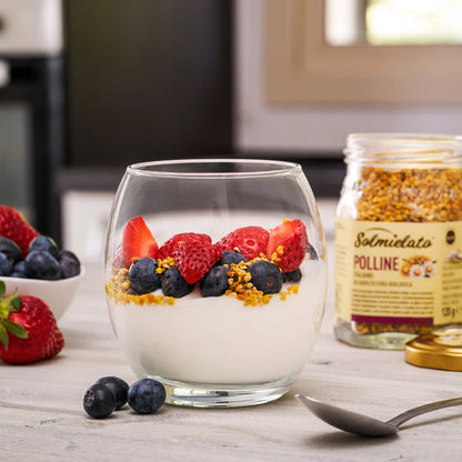 Polline biologico con yogurt e frutta